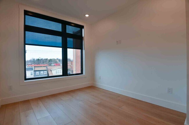 Building Photo - 2641 4th St NE