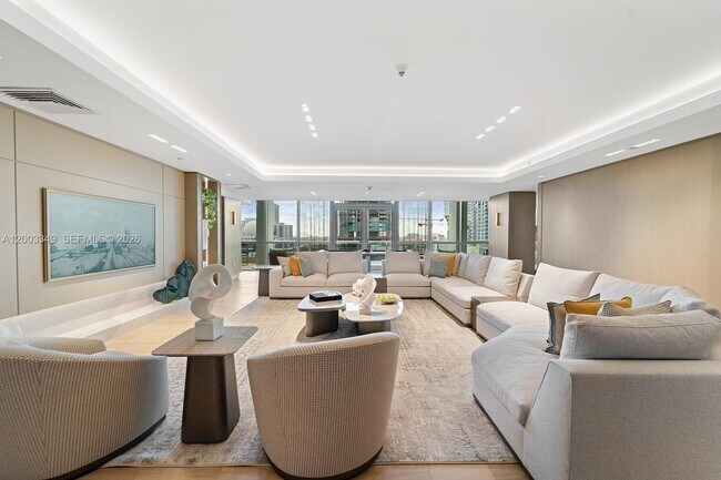 Building Photo - 900 Biscayne Blvd