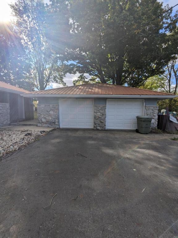 Building Photo - 623 W Main St