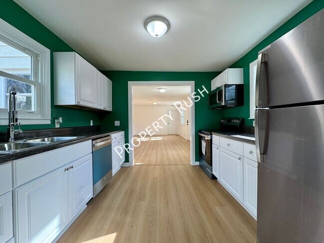 Building Photo - 32 Opal Rd