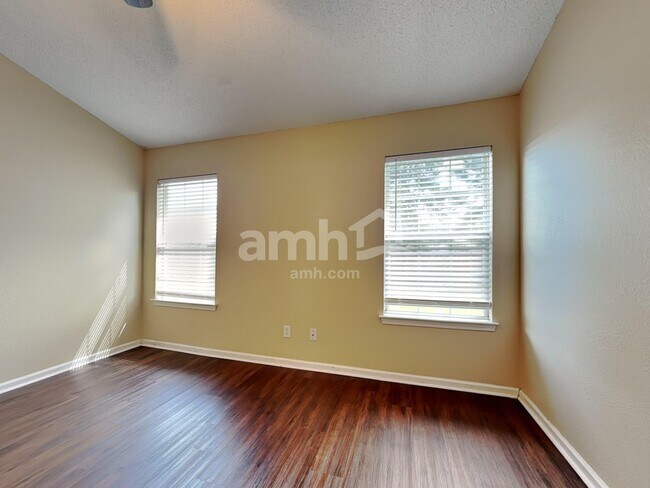 Building Photo - 34 Willow Lakes Dr