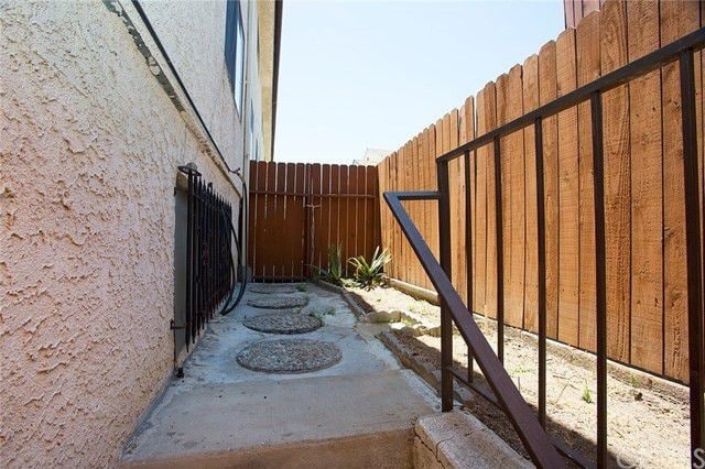 Building Photo - 630 E Garfield Ave