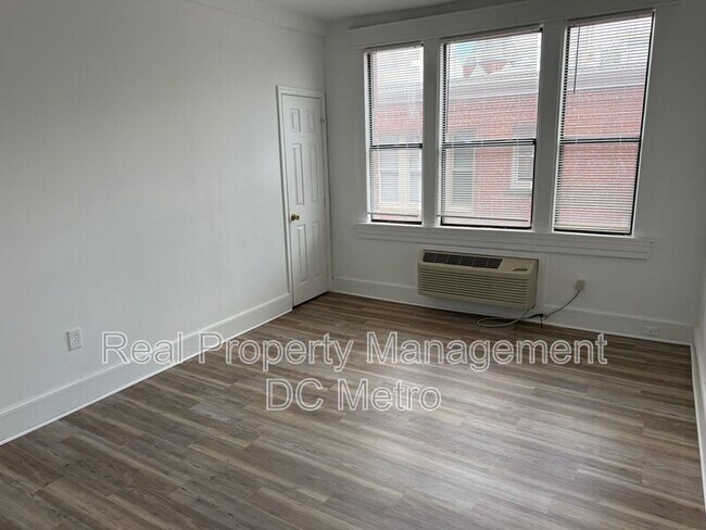 Building Photo - 815 Maryland Ave NE