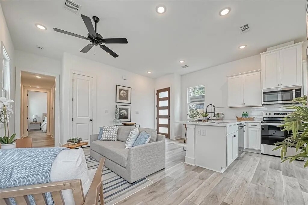 Building Photo - 9306 Arledge St