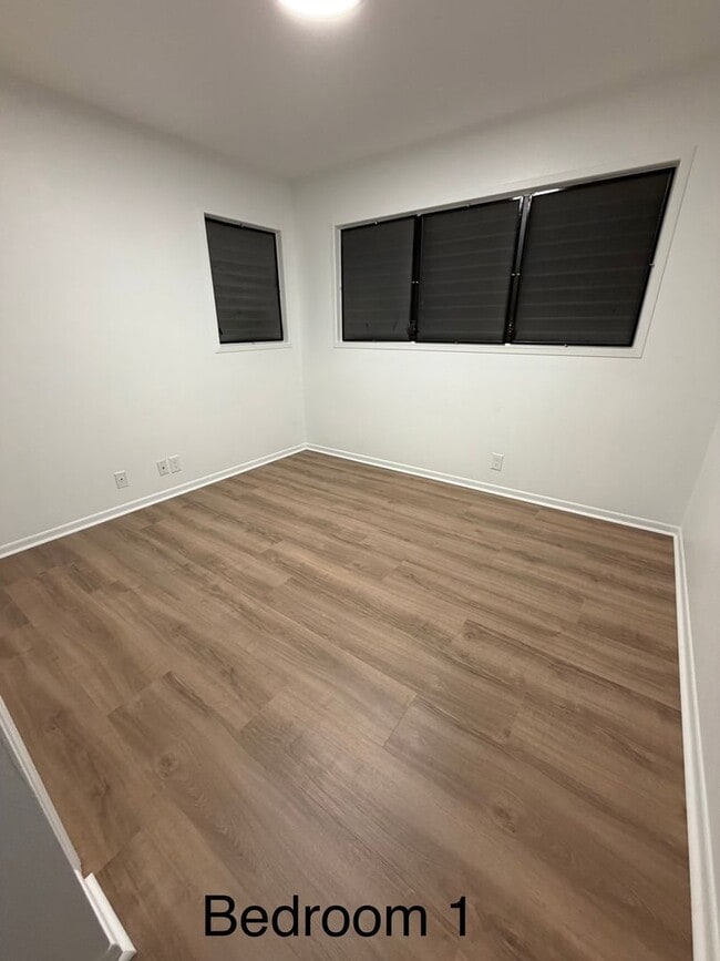 Building Photo - 2 bedroom 1 bath Cottage in the Aliamanu/Salt Lake area