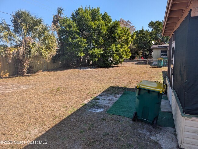 Building Photo - 900 Camphor Way