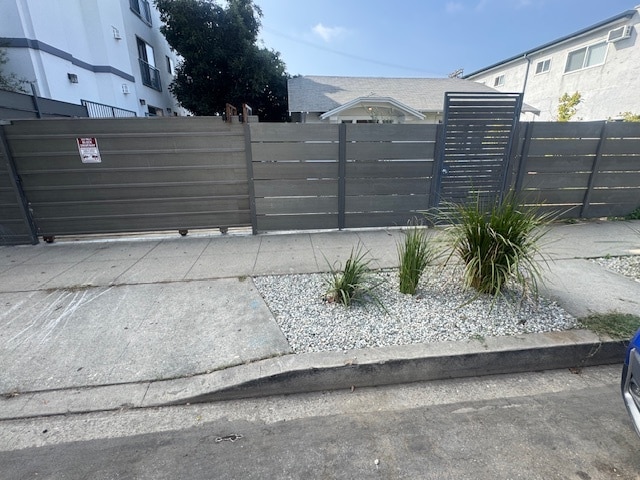 Building Photo - 1617 Barry Ave