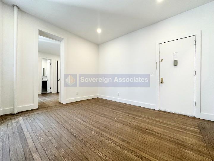 Building Photo - 45 Tiemann Pl