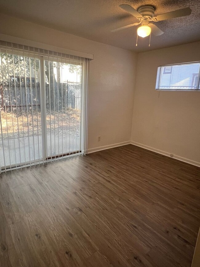 Building Photo - Alfreda Duplex