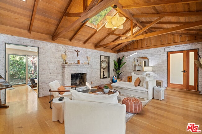Building Photo - 1853 Nichols Canyon Rd