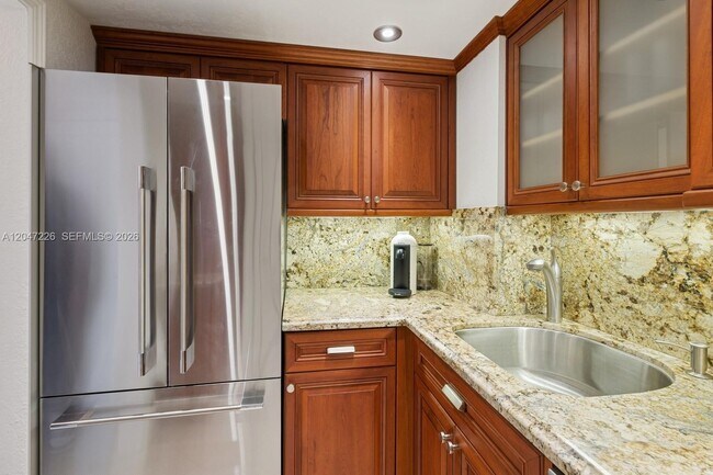 Building Photo - 2899 Collins Ave
