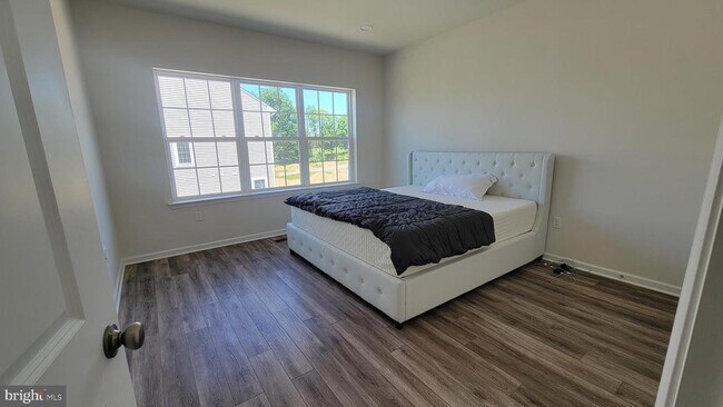 Building Photo - 41 Ways Ln