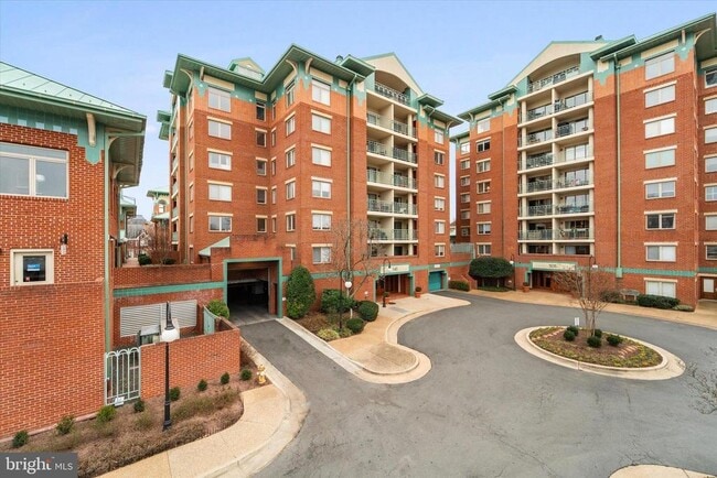 Building Photo - 545 E Braddock Rd