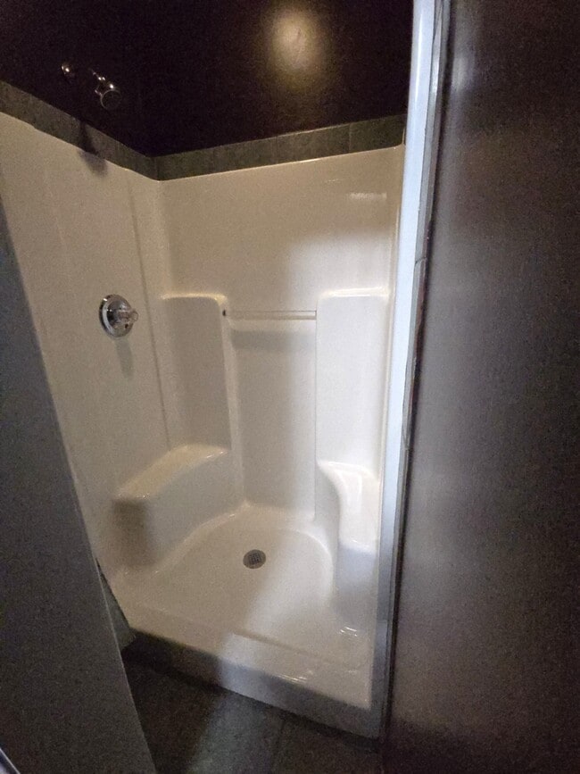 Building Photo - 800 Graydon Ave