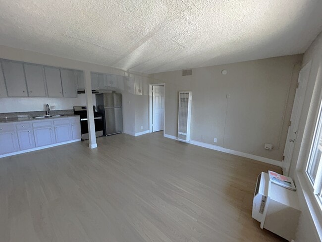 Building Photo - 8936 Cedros Ave