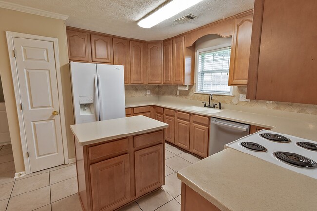 Building Photo - Prattville Rental available now!