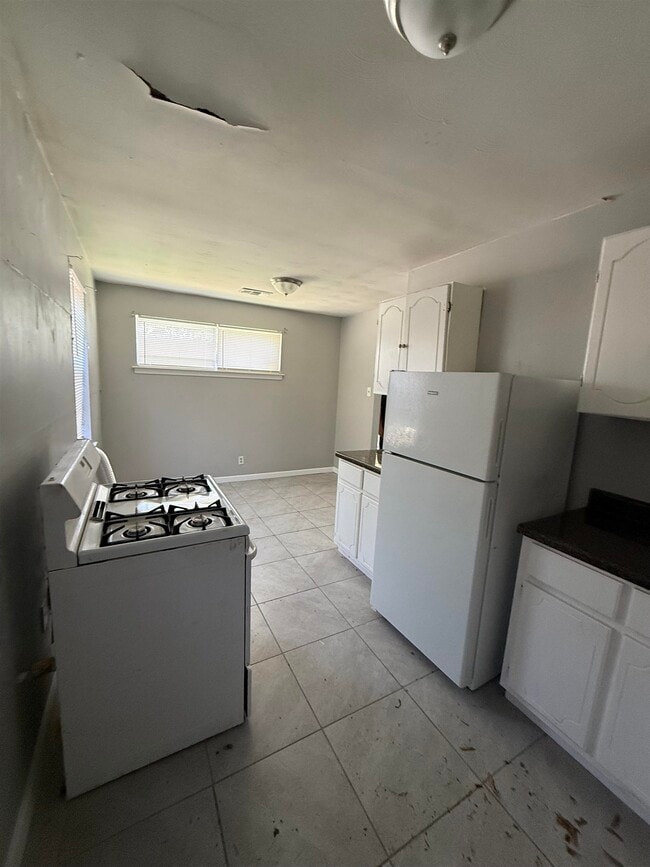 Building Photo - 2203 Stovall Ave