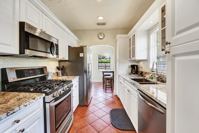 Building Photo - 1627 N Ocean Breeze