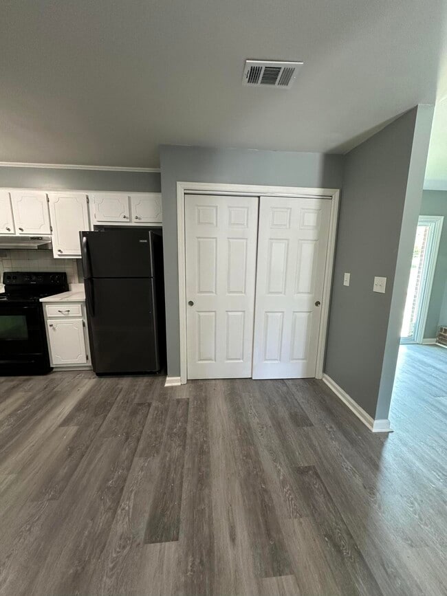 Building Photo - 4312 Wild Rose Dr