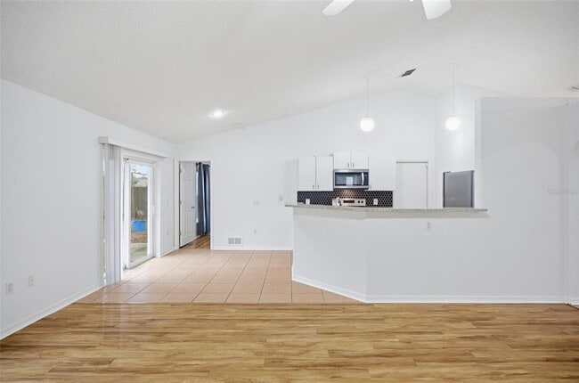 Building Photo - 38 Bud Field Dr