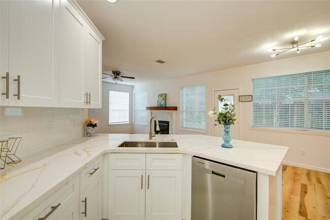 Building Photo - 1810 Oakleaf Cir