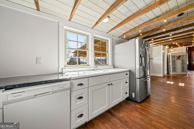 Building Photo - 497 Old Hwy 85