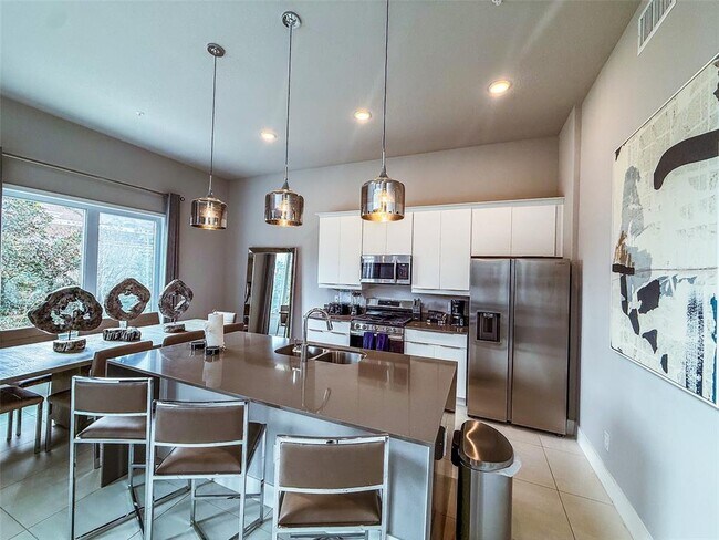 Building Photo - 7760 Sandy Ridge Dr