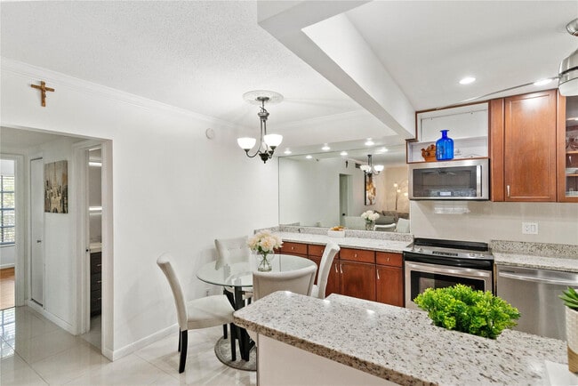 Building Photo - 2151 NE 68th St