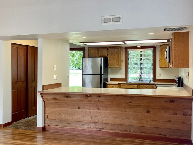 Building Photo - Bainbridge Island charmer ....delightfully...