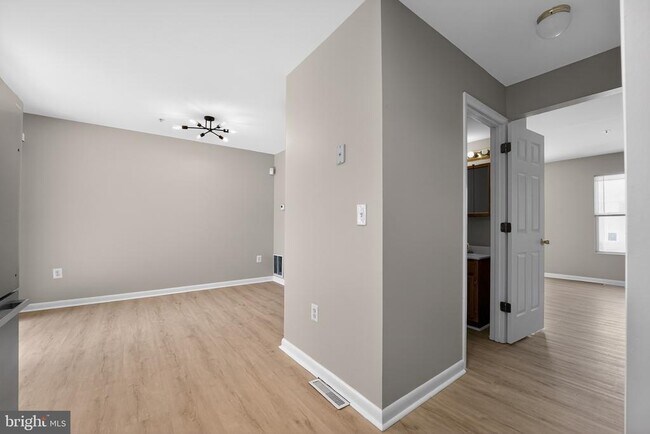 Building Photo - 4630 Warren Tree Way