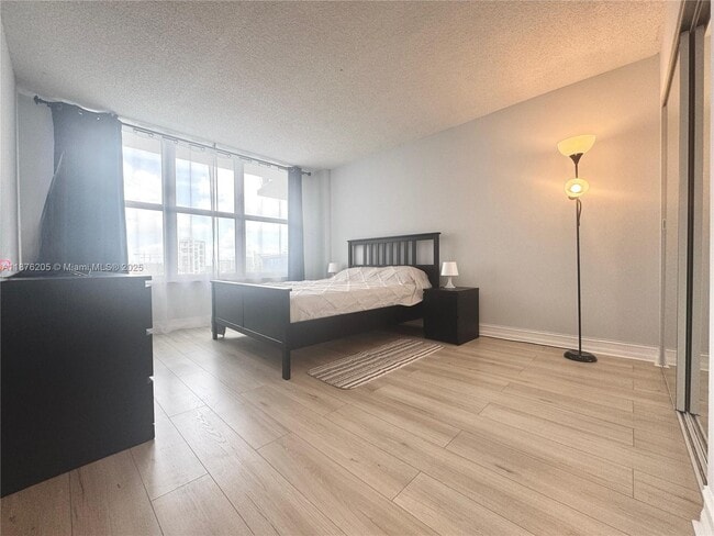 Building Photo - 3800 S Ocean Dr