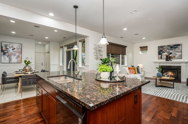 Building Photo - North East Facing 4 bed 3 bath ready for m...