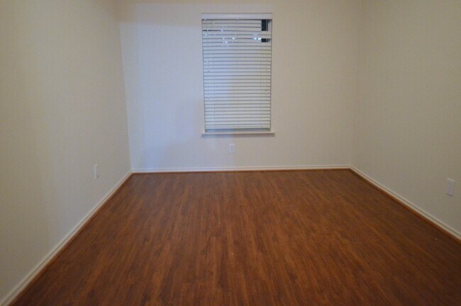 Building Photo - 22206 Hesse Ct