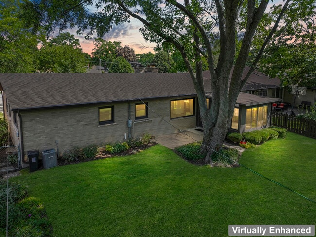 Building Photo - 407 E Berkshire Ln