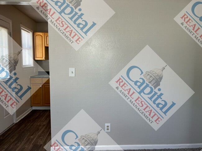 Building Photo - Charming 2 Bedroom w/ Move in Special