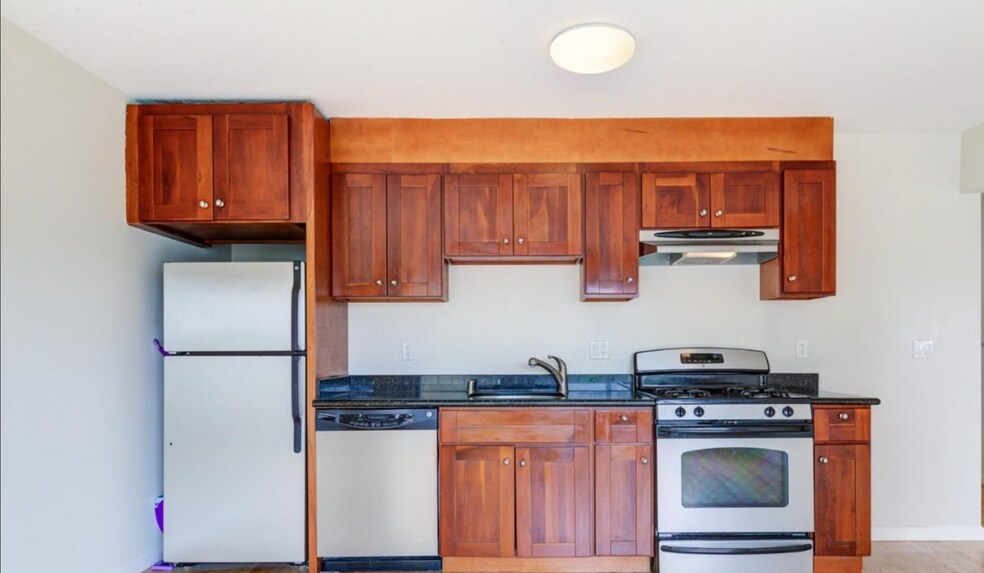 Building Photo - 385 29th St