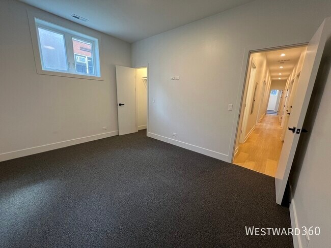 Building Photo - 2042 W Washington Blvd