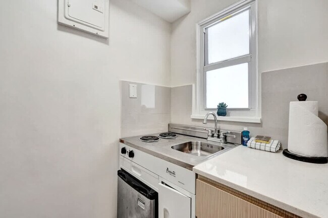 Building Photo - 3020 Seville St