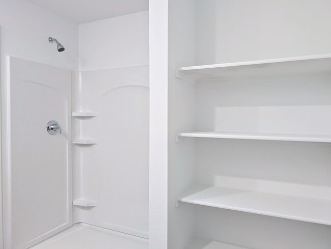 Building Photo - 711 Dylan Ct