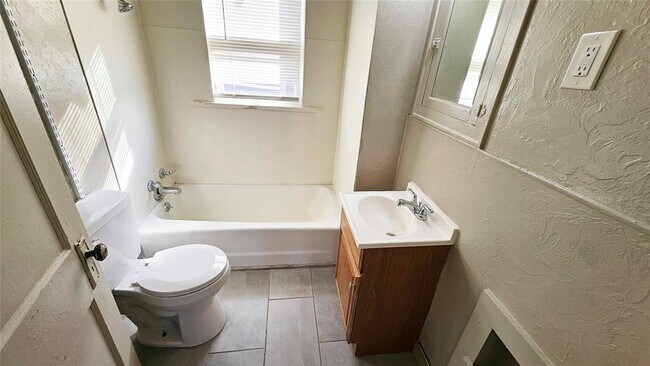 Building Photo - 1501 NE 17th St