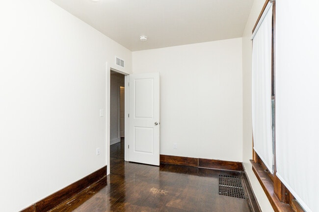Building Photo - 1014 Woodlawn Ave