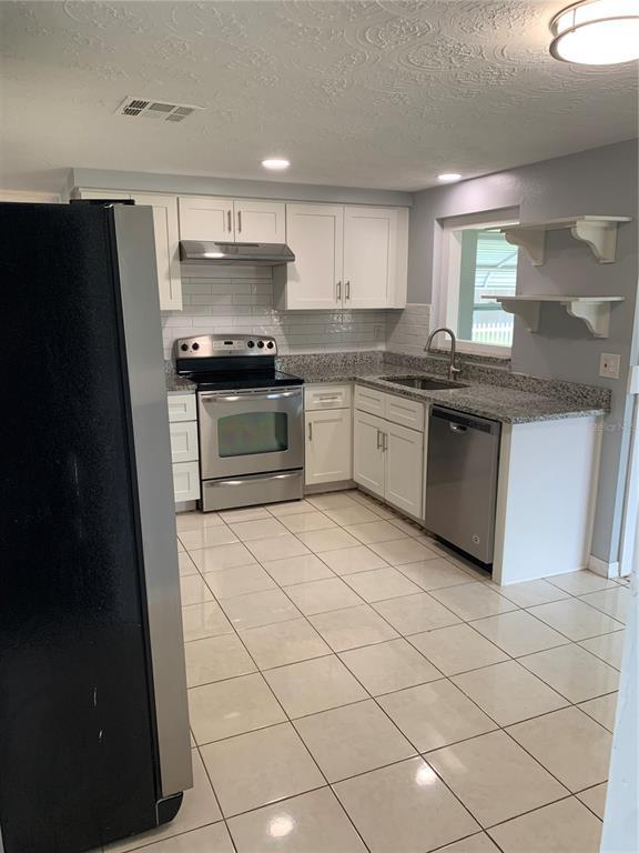 Building Photo - 2215 Pamela Dr