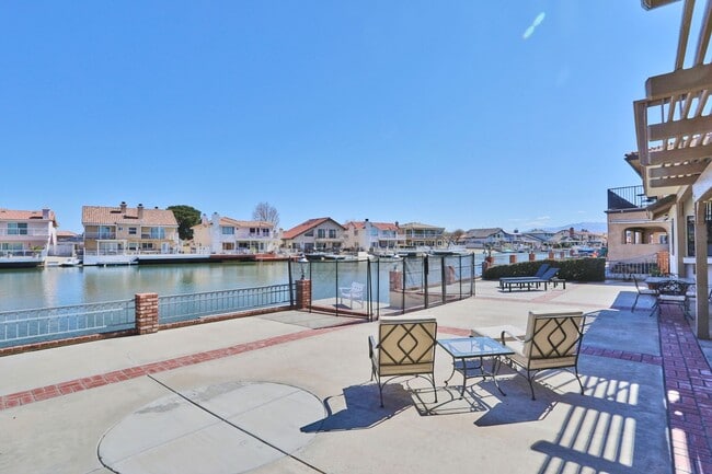 Building Photo - Spacious 3-Bedroom Lake House in Victorvil...