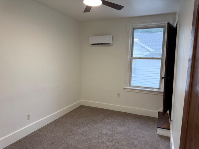 Building Photo - "Charming 3-Bedroom Retreat with 1.5 Baths on Main St in Lykens, PA!"