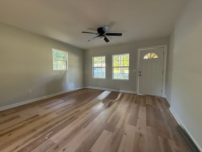 Building Photo - 3 Bedroom/1 Bath home for rent in Norwood