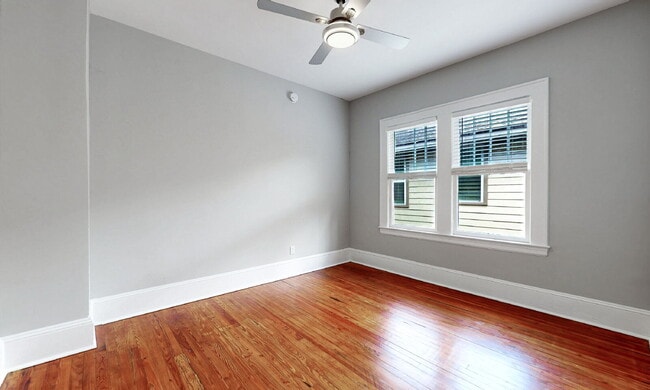 Building Photo - Stunning Upstairs 2-Bed, 1-Bath, Kitchen, ...