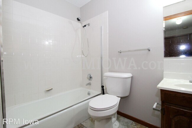 Building Photo - 9309 Sandler Dr