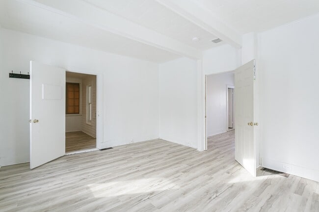 Building Photo - 26 Brockway Pl