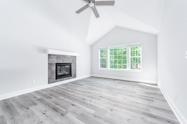 Building Photo - AVAILABLE SOON: Move-In Ready 4-Bedroom Beauty with Modern Finishes & Spacious Yard!