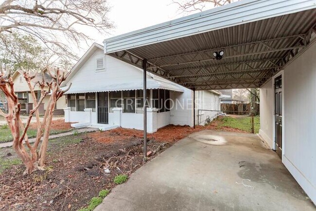 Building Photo - 3920 Meritas Dr